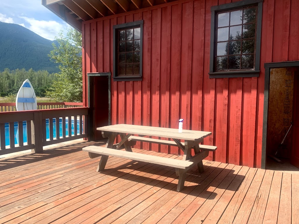 Pemberton Hostel | 1641 Airport Rd, Pemberton, BC V0N 2L3, Canada | Phone: (604) 418-5069