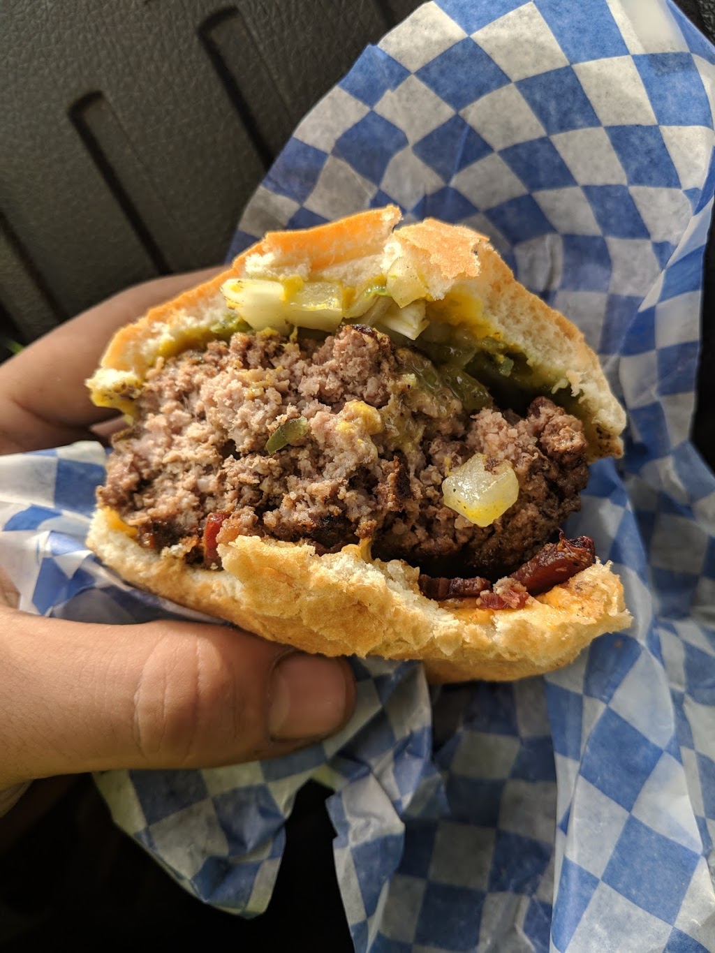 Rockys Burgers | 1235 26 Ave SE, Calgary, AB T2G 1R7, Canada | Phone: (403) 336-0405