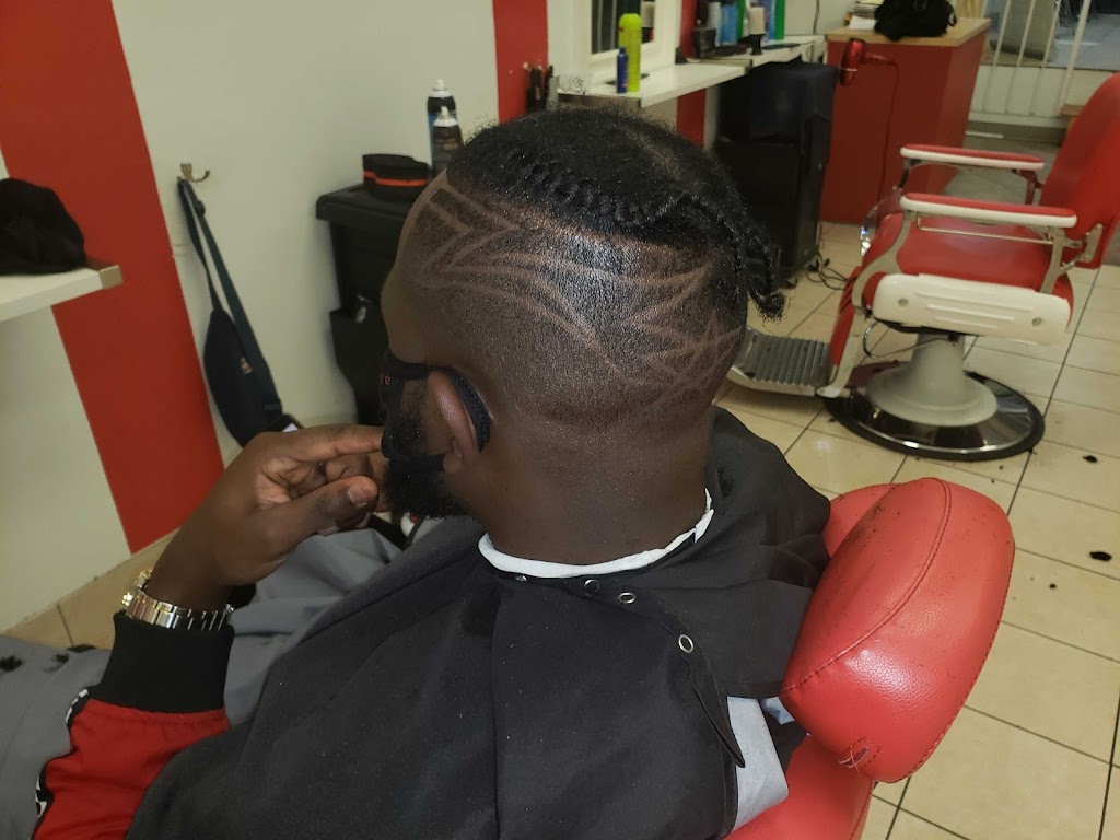 Barber Shop Cinq Sur Cinq | 69 Montréal Rd, Vanier, ON K1L 6E8, Canada | Phone: (613) 746-4004