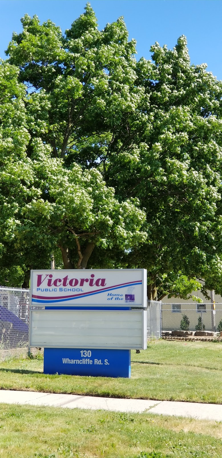 Victoria Public School | 130 Wharncliffe Rd S, London, ON N6J 2K5, Canada | Phone: (519) 452-8640