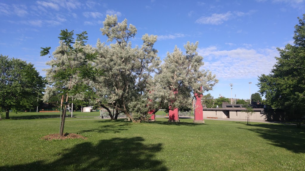 Saint Laurent Park | 845 Rue Poirier, Saint-Laurent, QC H4L 1G4, Canada | Phone: (514) 855-6127