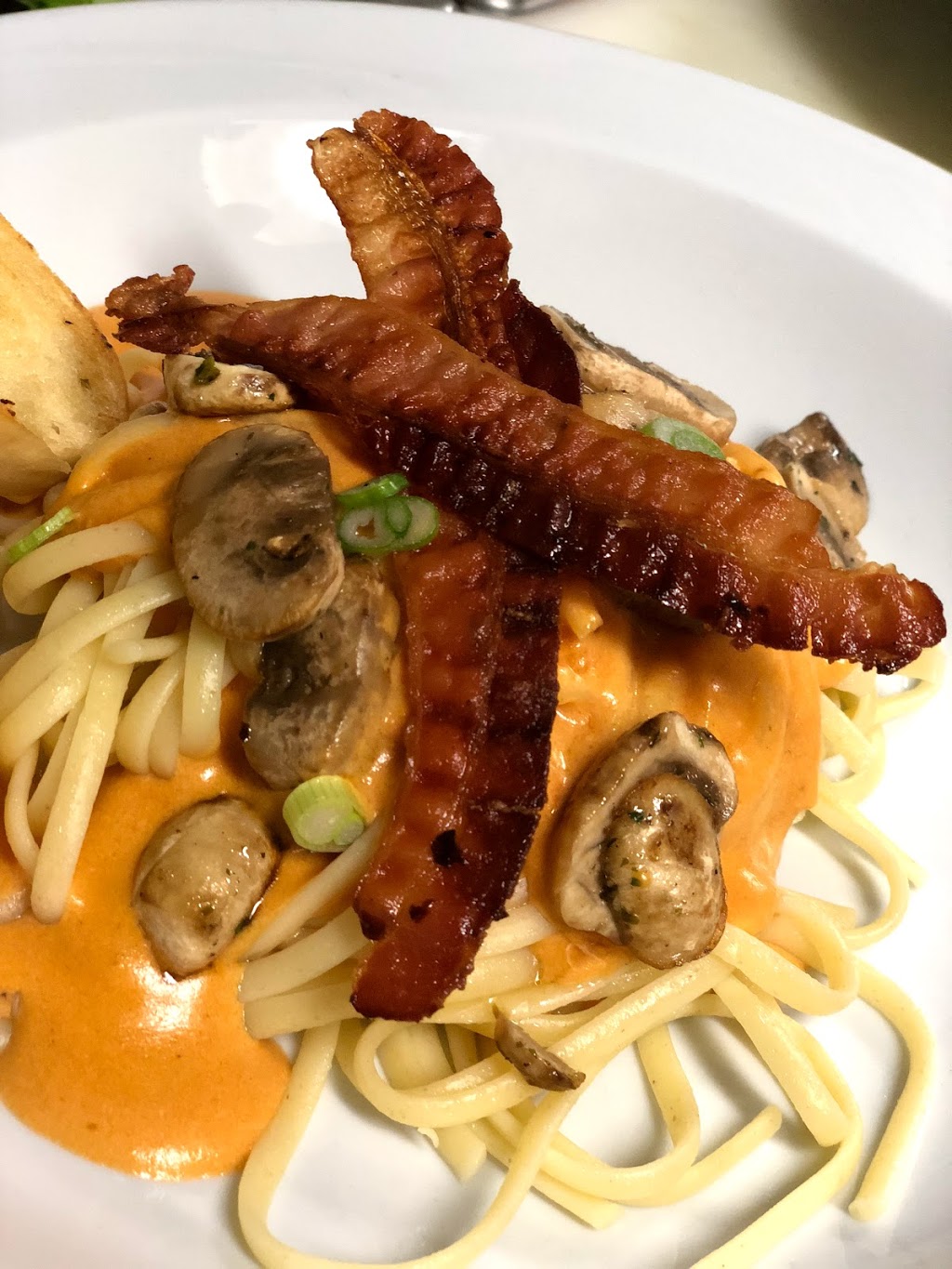 Bistro La Vieille Banque | 441 Rue Notre Dame, Saint-Tite, QC G0X 3H0, Canada | Phone: (418) 365-4191