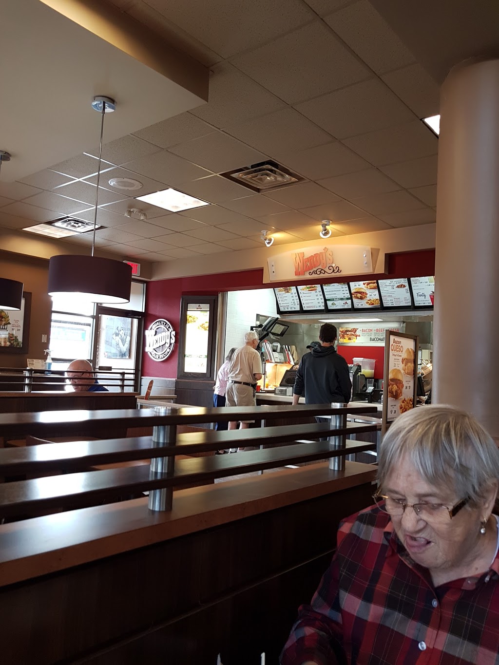 Wendys | 18 Southridge Dr, Okotoks, AB T1S 1N1, Canada | Phone: (403) 995-2552