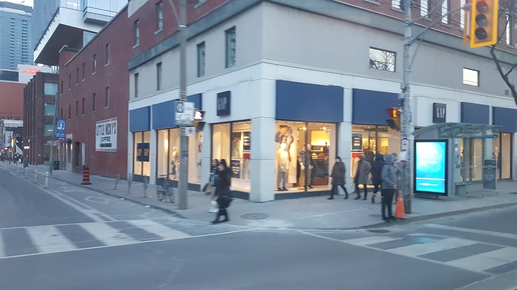 Gap | 375 Queen St W, Toronto, ON M5V 2A5, Canada | Phone: (416) 591-3517