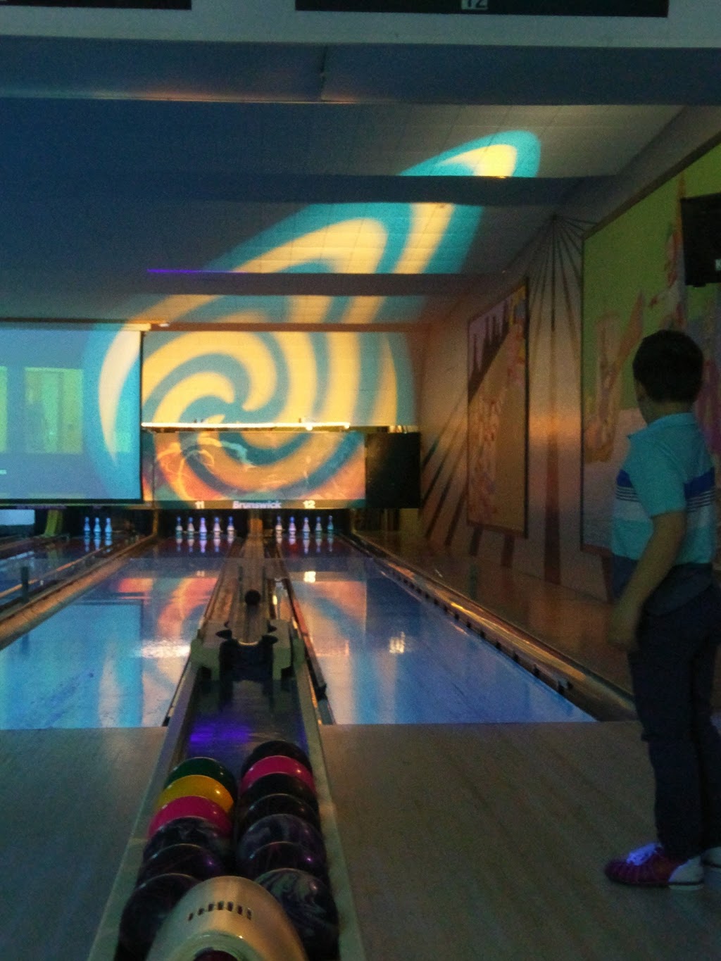 Mikes Bowling Lanes | 24 Lorne Ave W, Stratford, ON N5A 6S4, Canada | Phone: (519) 271-2092