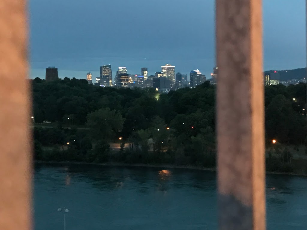 Stationnement P-15 | 38 Pont Jacques-Cartier, Montréal, QC H3C 6J6, Canada | Phone: (514) 872-6120
