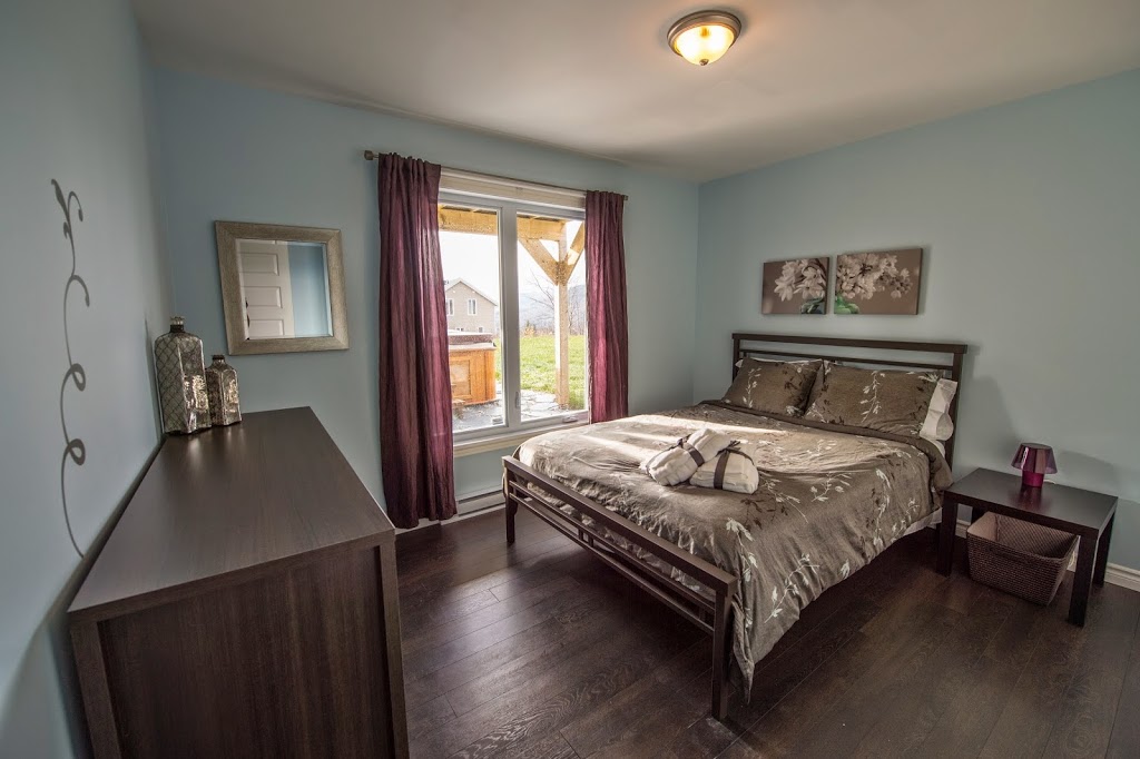 Prestige Charlevoix chalet Le Huppé | 2-4 Chemin des mûres, Petite-Rivière-Saint-François, QC G0A 2L0, Canada | Phone: (581) 982-5137