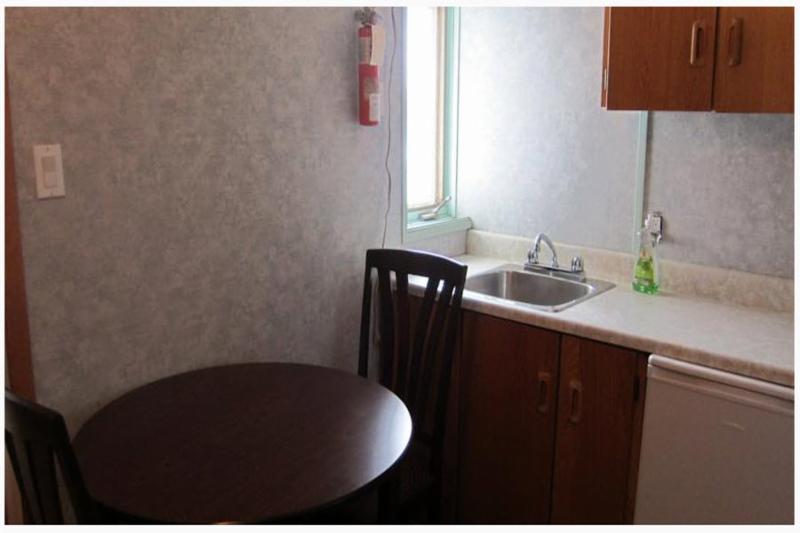 Paris Motel | 665 Montréal Rd, Ottawa, ON K1K 0T1, Canada | Phone: (613) 745-6891