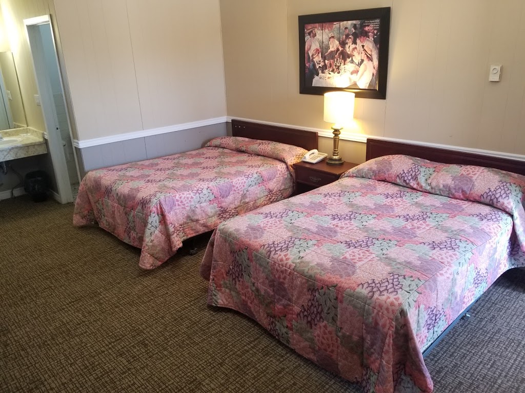 Twin Oaks Motel | 3511 Concession Road #4 From :401 E -Exit #436 , 401 W- Exit #440, Orono, ON L0B 1M0, Canada | Phone: (905) 983-5856