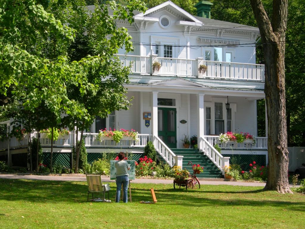 Auberge Au Fil Des Saisons | 14 Rue Laurier O, Victoriaville, QC G6P 6P3, Canada | Phone: (819) 357-7307