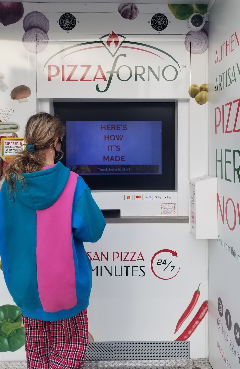 PizzaForno | 1159 Bank St, Ottawa, ON K1S 3X7, Canada | Phone: (888) 652-0957