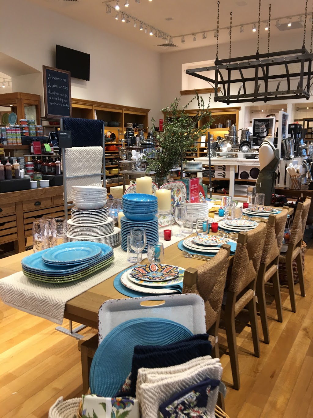 Williams-Sonoma | 3035 Boulevard le Carrefour, Laval, QC H7T 1C8, Canada | Phone: (450) 686-1825