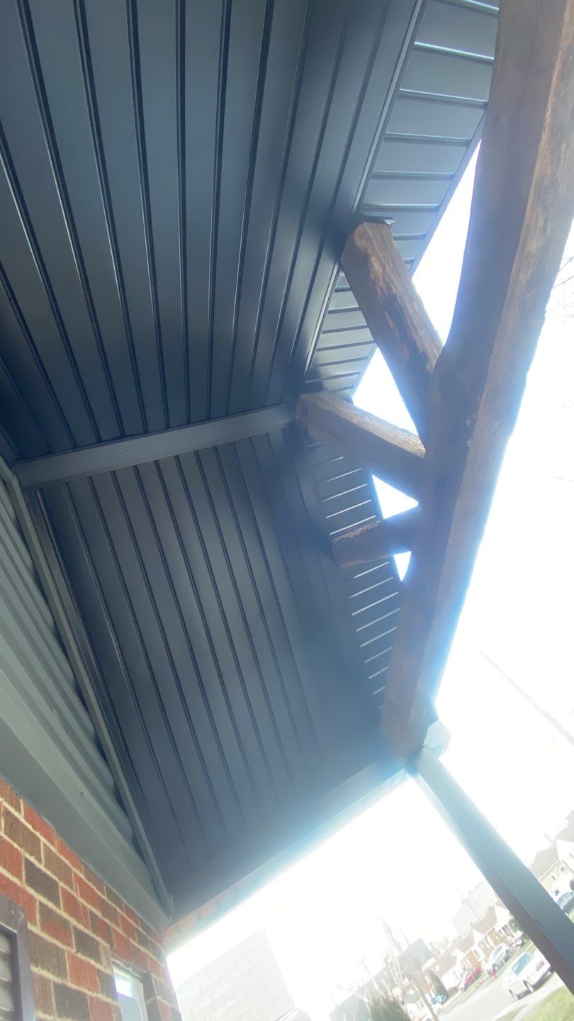 Custom Contracting Eavestrough Repair Grimsby | 42 Driftwood Ct, Grimsby, ON L3M 4Y1, Canada | Phone: (289) 276-5981