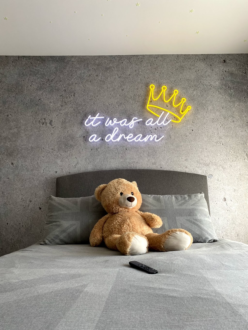 Something Neon | 8170 Chem. Devonshire, Mont-Royal, QC H4P 1K4, Canada | Phone: (866) 227-1555