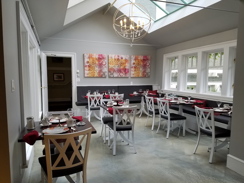 Rosewood Inn | 595 Michigan St, Victoria, BC V8V 1S7, Canada | Phone: (250) 384-6644