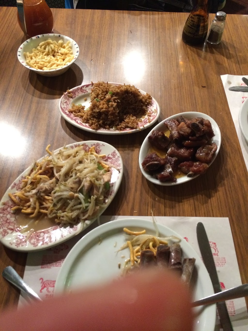 Restaurant Li Wah | 10815 Boulevard Pie-IX, Montréal, QC H1H 4A9, Canada | Phone: (514) 323-4870