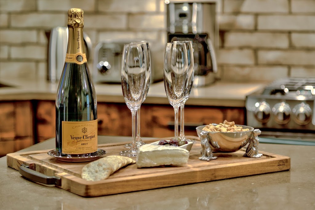 Leopards Landing - Village Walk #4 | 3280 Village Way #4, Sun Peaks, BC V0E 5N0, Canada | Phone: (250) 578-6939