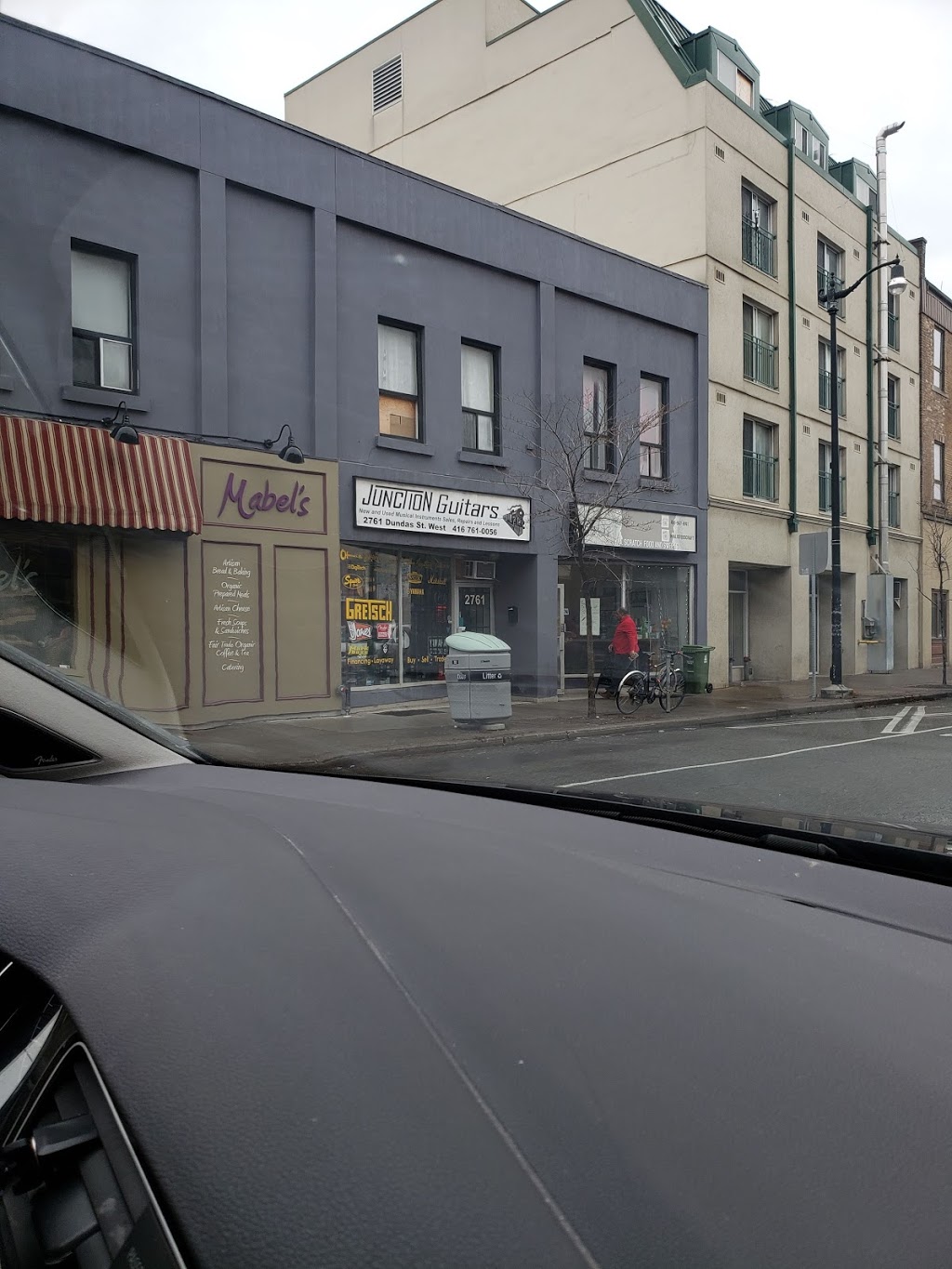 Junction Guitars | 2776 Dundas St W, Toronto, ON M6P 1Y3, Canada | Phone: (416) 761-0056