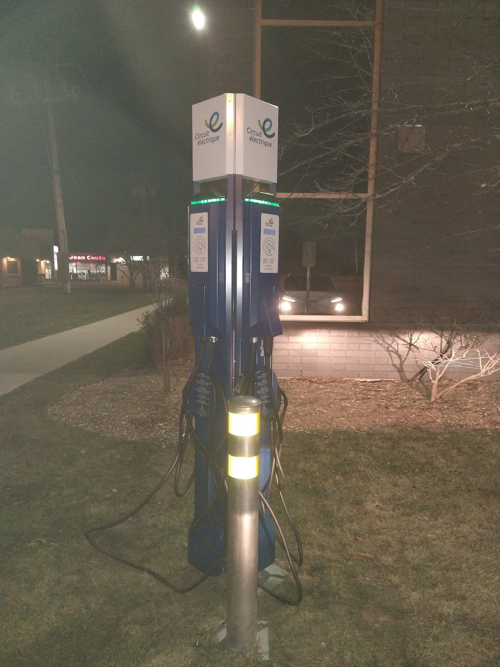 Caisse Desjardins des Bois-Francs | 300 Blvd. des Bois Francs S, Victoriaville, QC G6P 7W7, Canada | Phone: (819) 758-9421