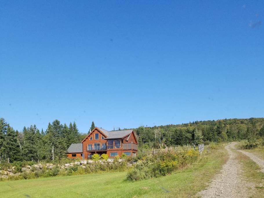 Chalet Domaine de la grande-Ourse | Notre-Dame-des-Bois, QC J0B 2E0, Canada | Phone: (418) 264-3799
