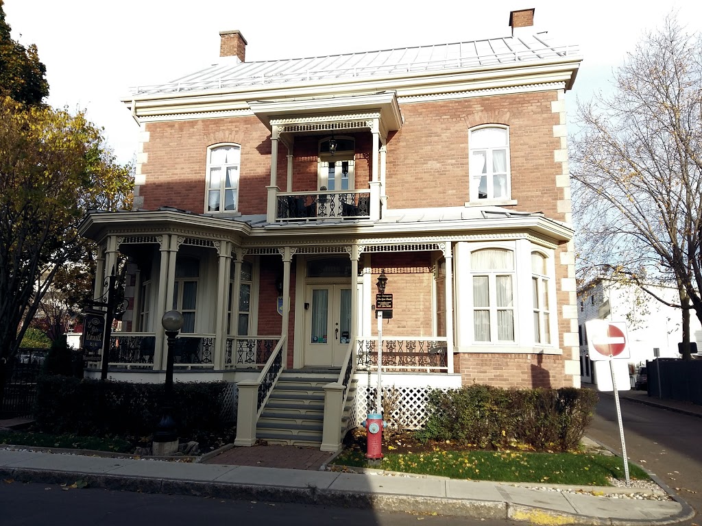 Gîte Loiselle | 836 rue Des Ursulines, Trois-Rivières, QC G9A 5B9, Canada | Phone: (819) 375-2121