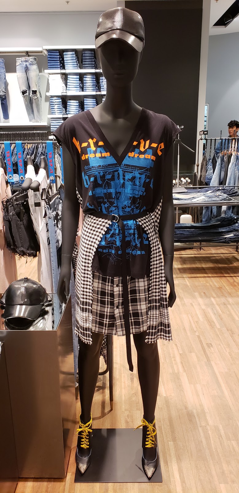 Diesel | 3401 Dufferin Street, c/o Yorkdale Shopping Centre, Store 240, Toronto, ON M6A 2T9, Canada | Phone: (416) 785-4713