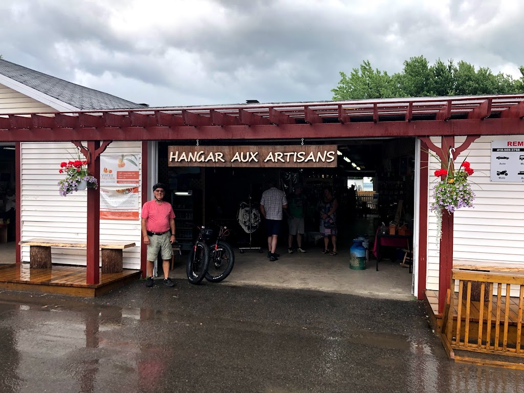Hangar Aux Artisans | 4723 Chem. Royal, Saint-Jean-de-lÎle-dOrléans, QC G0A 3W0, Canada | Phone: (418) 569-3768