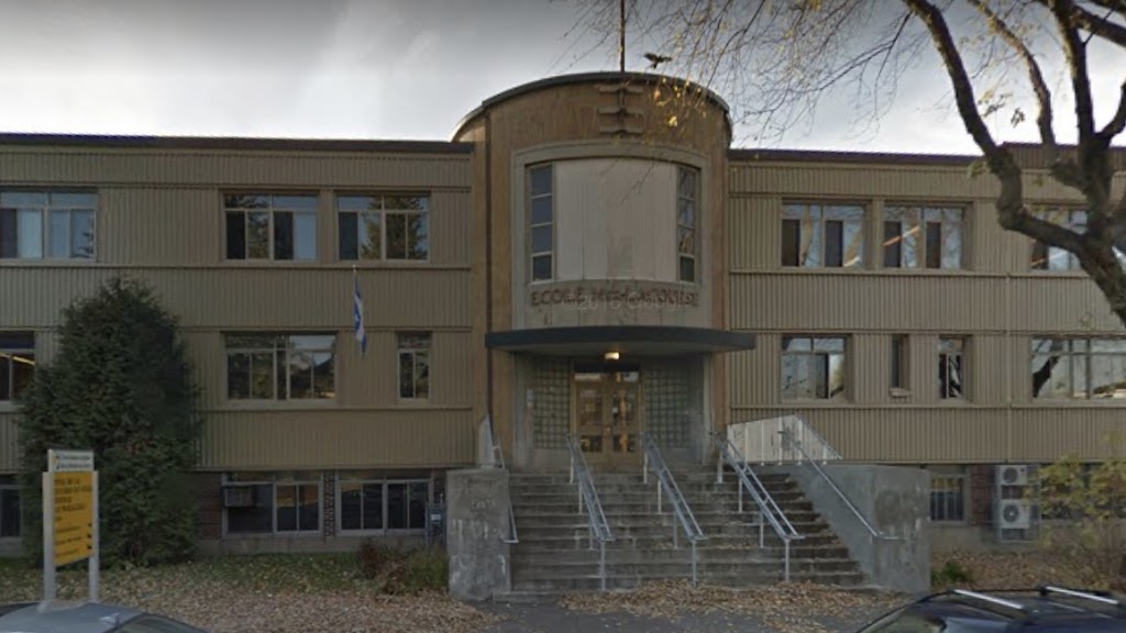 École Saint-Julien | 190 Rue Mary, Lachute, QC J8H 2C4, Canada | Phone: (450) 562-8521