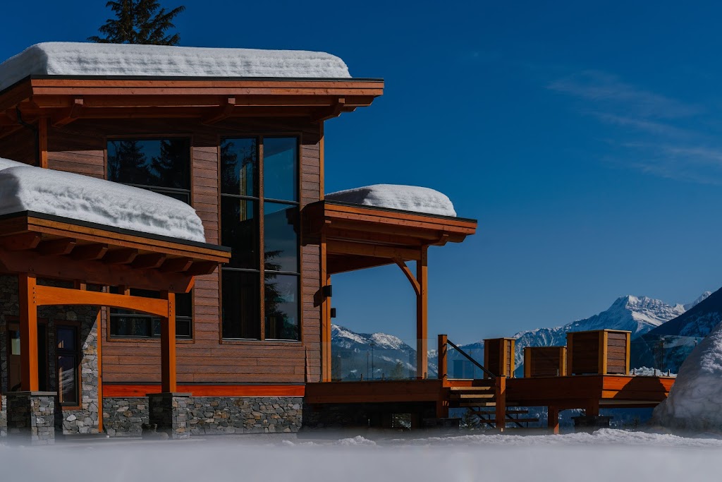 Pillows Lodge | 1917 Mount McPherson Dr, Revelstoke, BC V0E 2S0, Canada | Phone: (250) 814-3934