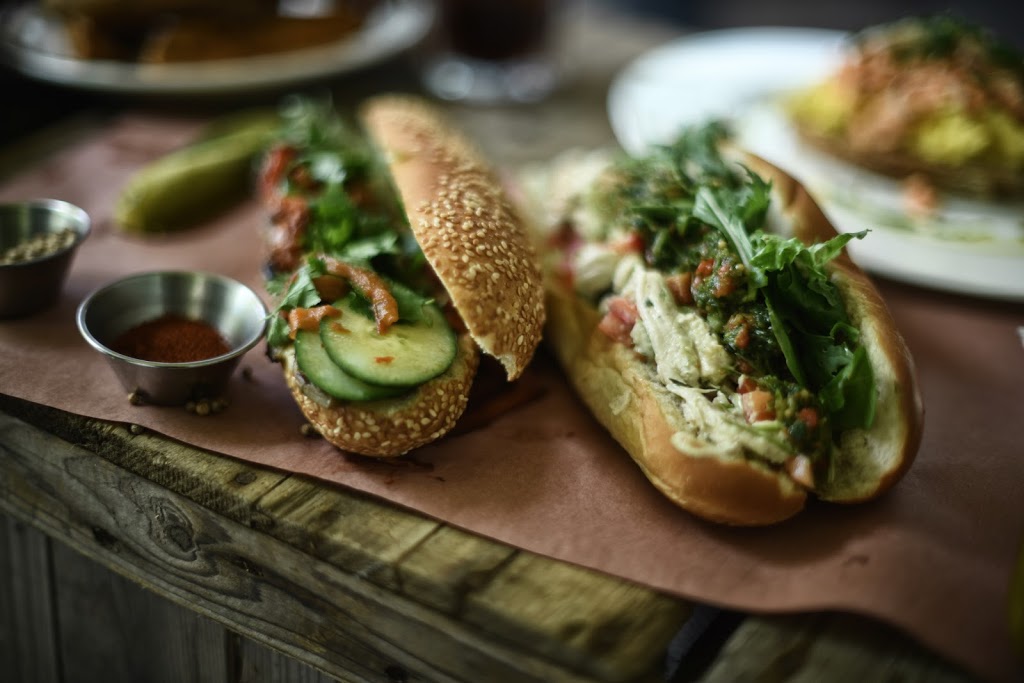 Park Grocery Deli & Bar | 294 Woolwich St, Guelph, ON N1H 3W3, Canada | Phone: (519) 265-9002