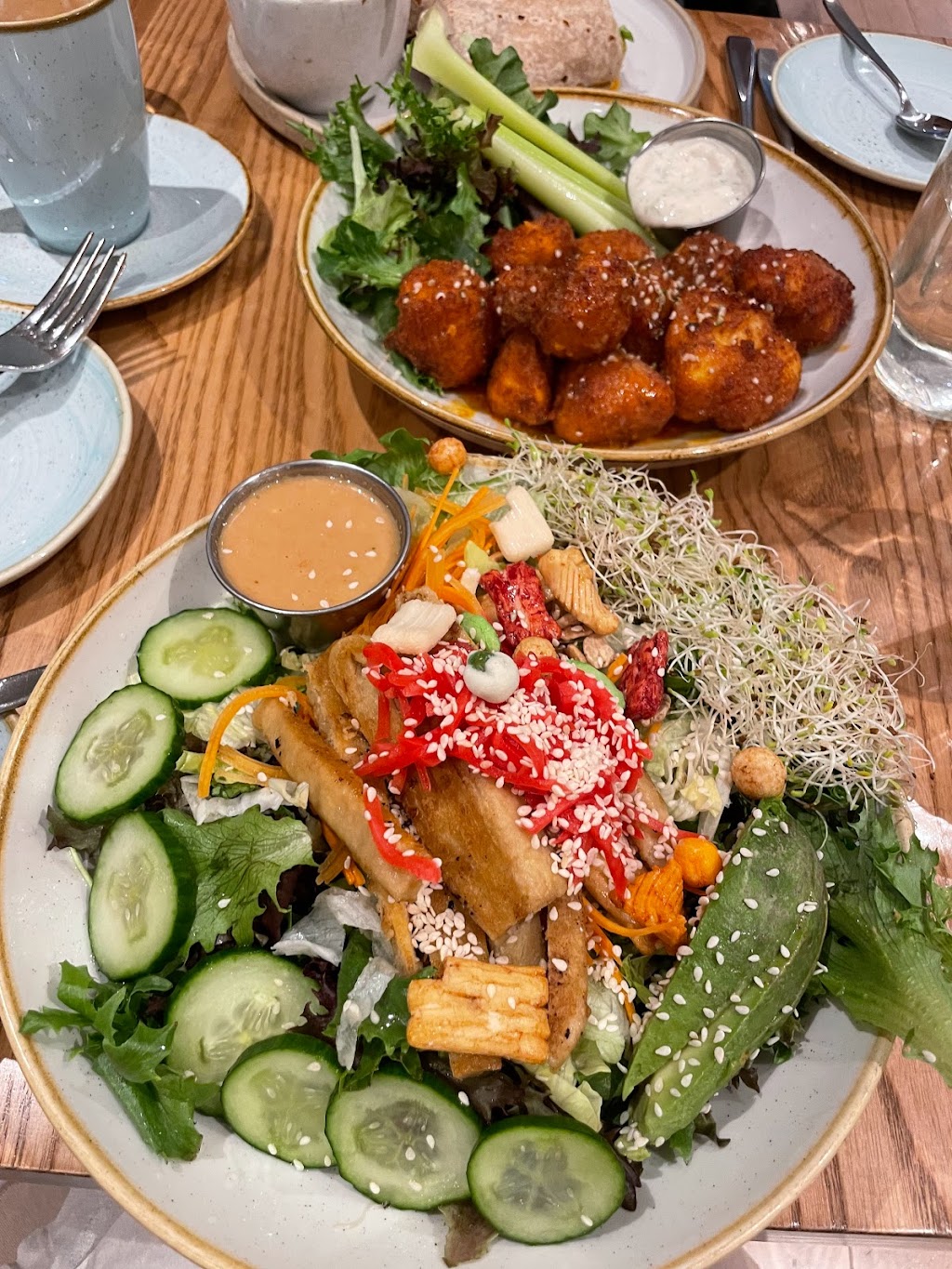 Fresh Kitchen + Juice Bar | 5031 Hurontario St, Mississauga, ON L4Z 3X7, Canada | Phone: (416) 599-4442