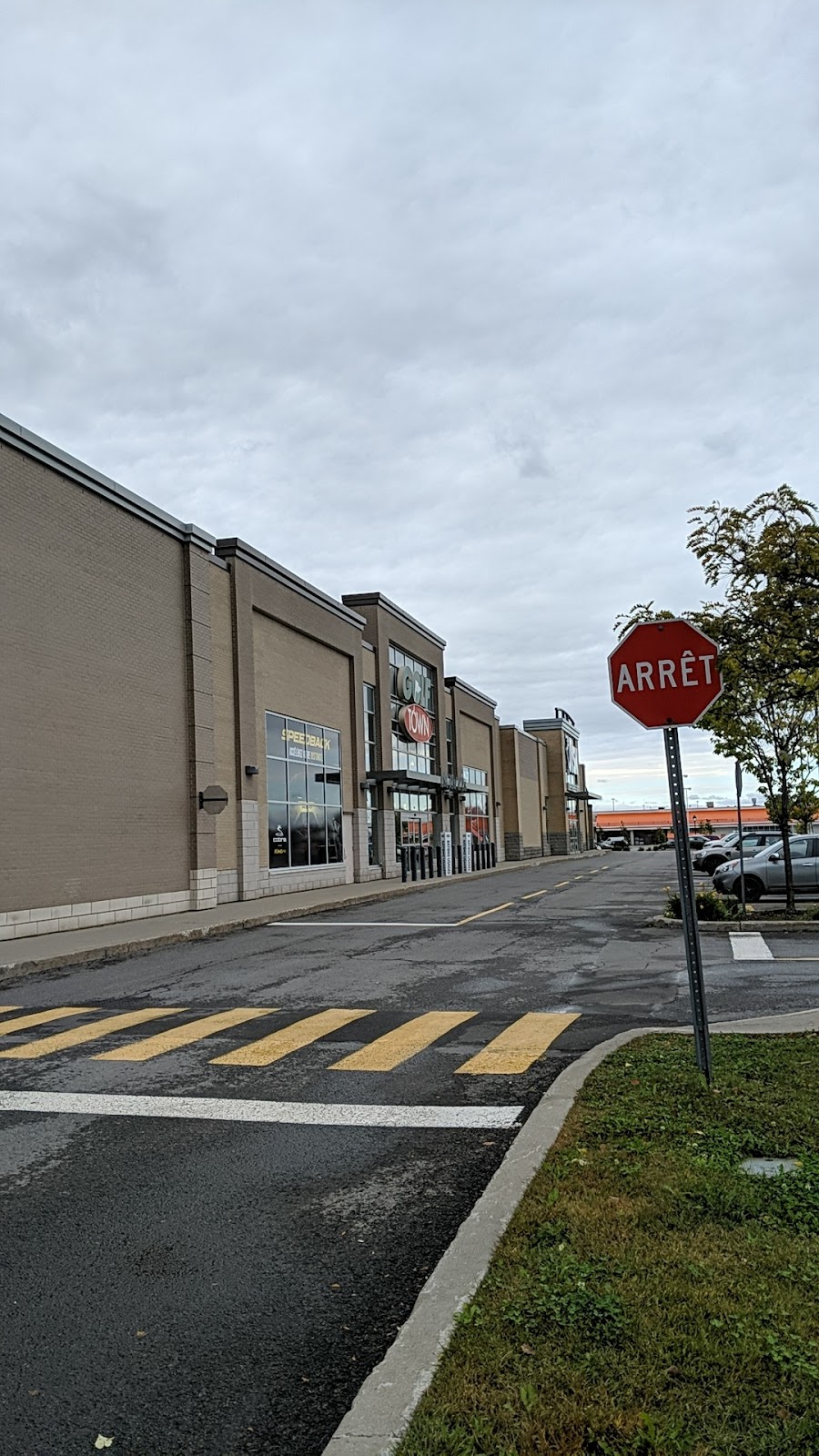 Golf Town | 920 Boul. le Corbusier, Laval, QC H7N 0A8, Canada | Phone: (450) 687-0648