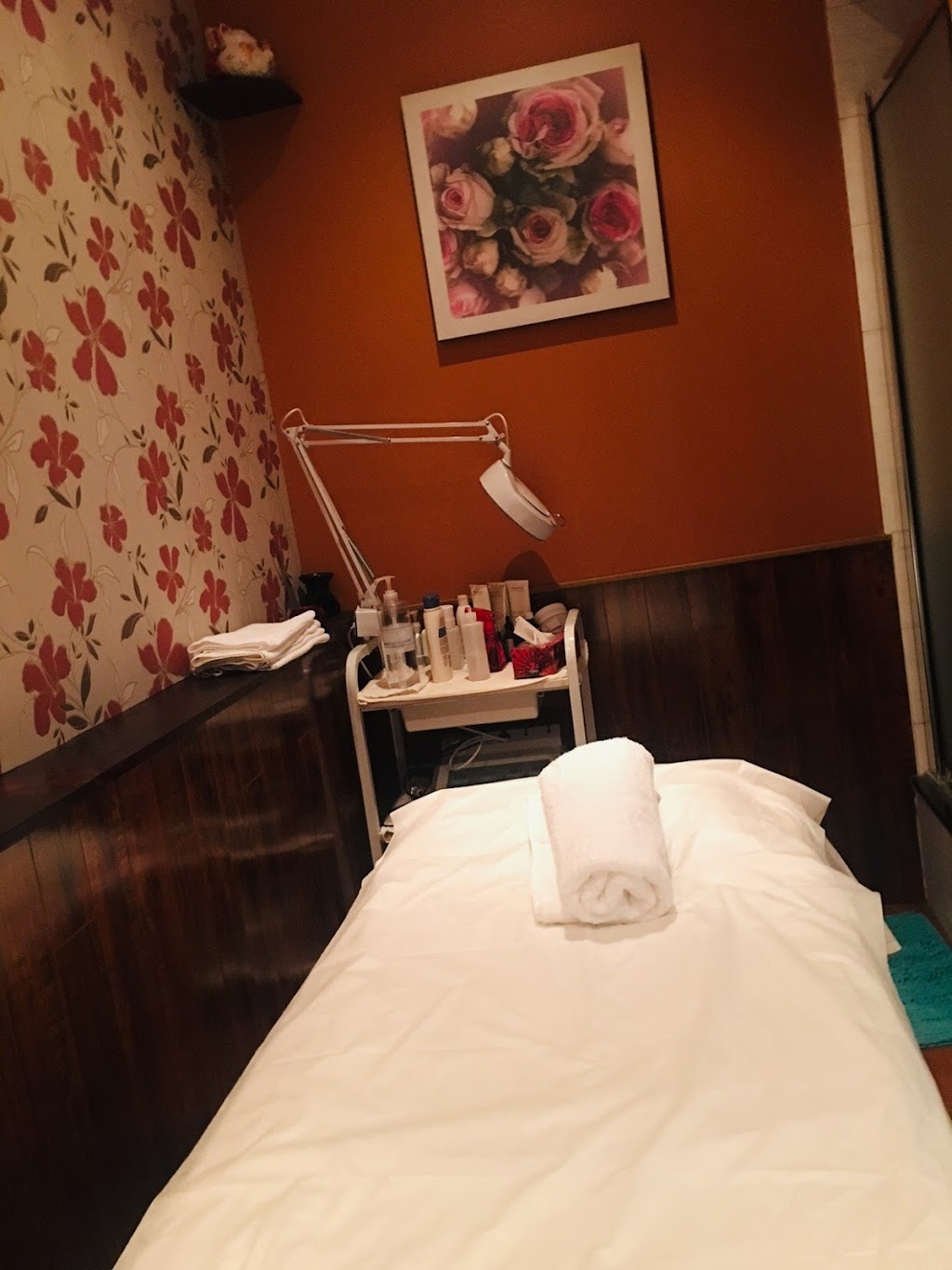 Golden Rosewater Beauty | 280 Yorktech Dr #18, Markham, ON L6G 0A4, Canada | Phone: (905) 604-3855