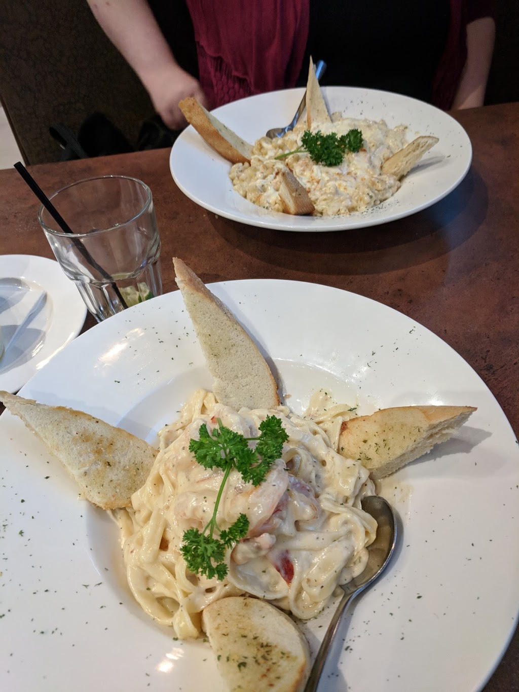 Charley Ronicks Pub & Restaurant | 3050 Garden St, Whitby, ON L1R 2G7, Canada | Phone: (905) 666-8727