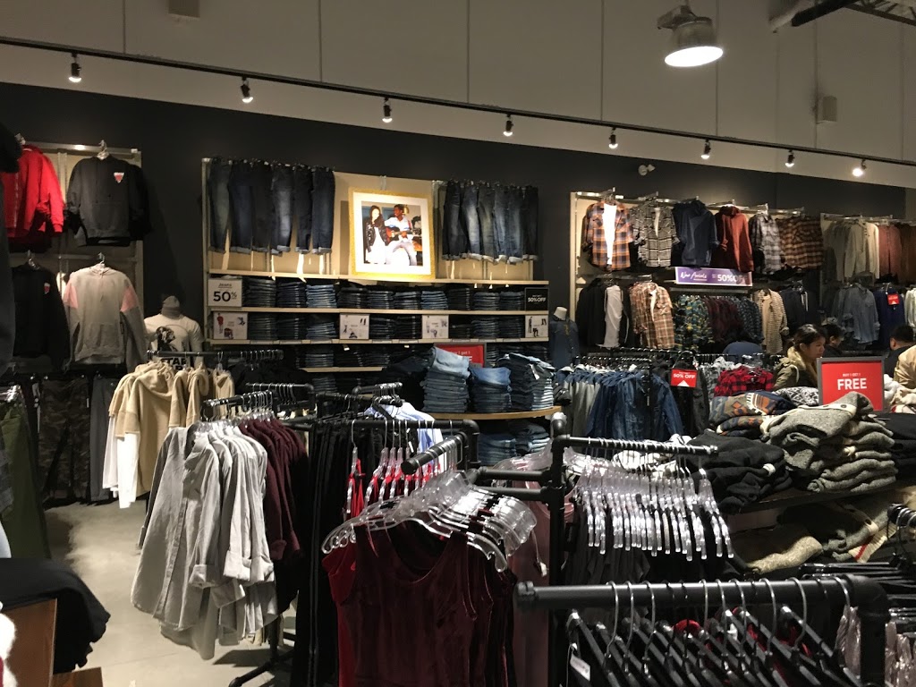 Bluenotes | 555 Sterling Lyon Pkwy Unit 208, Winnipeg, MB R3P 1J9, Canada | Phone: (204) 453-4690