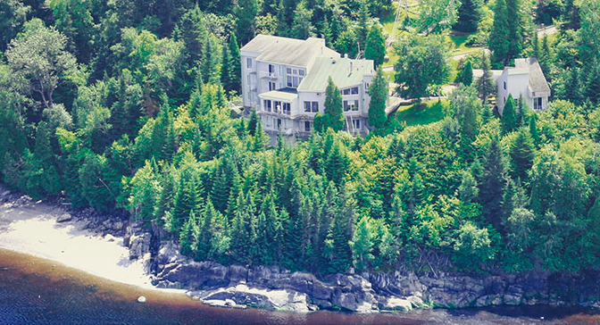 Auberge de la Rivière Saguenay | 9122 Chem. de la Batture, La Baie, QC G7B 3P6, Canada | Phone: (418) 697-0222