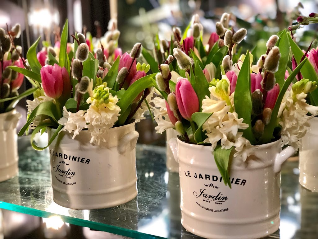 Summerhill Floral Boutique | 1057 Mt Pleasant Rd, Toronto, ON M4P 2M5, Canada | Phone: (647) 748-0777