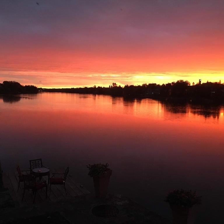 The Waters Edge Inn | 149 Queen St, Campbellford, ON K0L 1L0, Canada | Phone: (705) 653-4470
