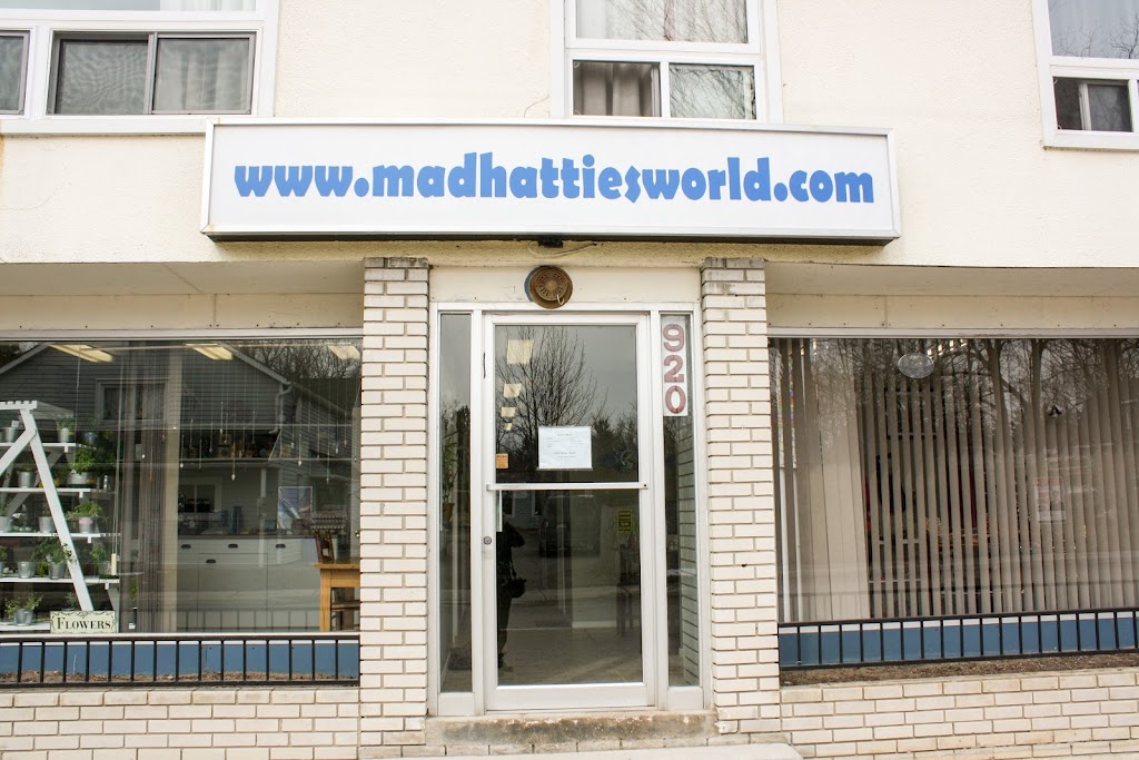 Mad Hatties World | 917 Lake Dr E, Jacksons Point, ON L0E 1L0, Canada | Phone: (905) 596-1030