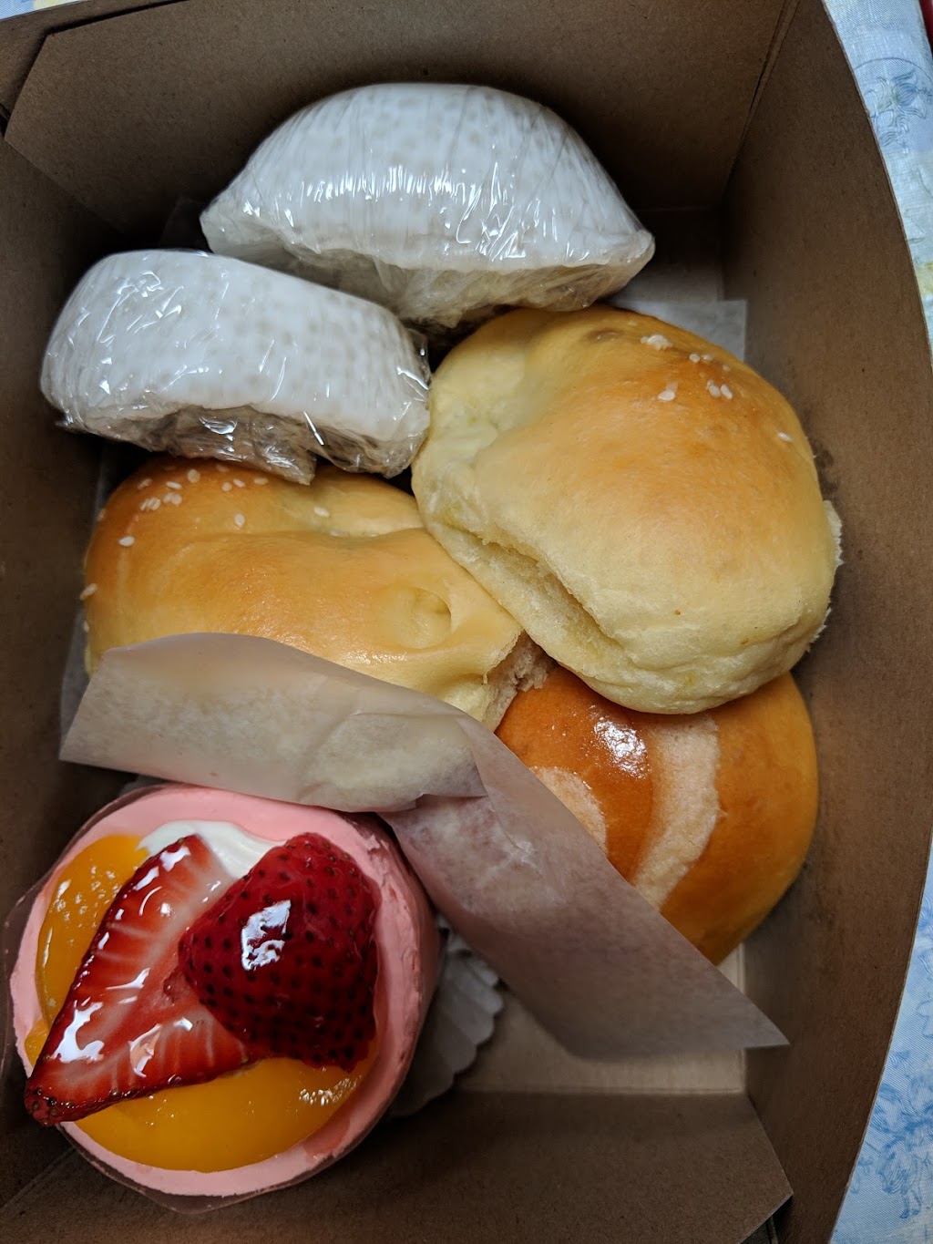 Shan Shan Bakery | 10552 97 St NW, Edmonton, AB T5H 2L2, Canada | Phone: (780) 974-7788
