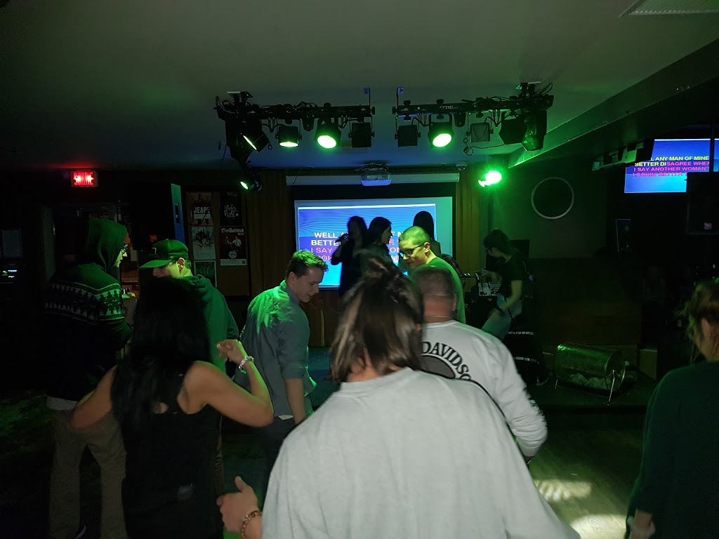 Chivas Bar | 834 Av. Taniata, Saint-Jean-Chrysostome, QC G6Z 2E2, Canada | Phone: (418) 839-2030