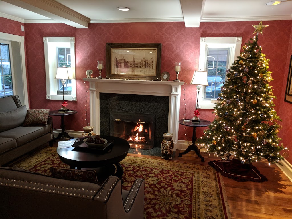 Rosewood Inn | 595 Michigan St, Victoria, BC V8V 1S7, Canada | Phone: (250) 384-6644