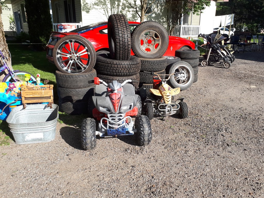 La Brocante Du Nord | 1 Rue Florimont, Montpellier, QC J0V 1M0, Canada | Phone: (819) 981-1075