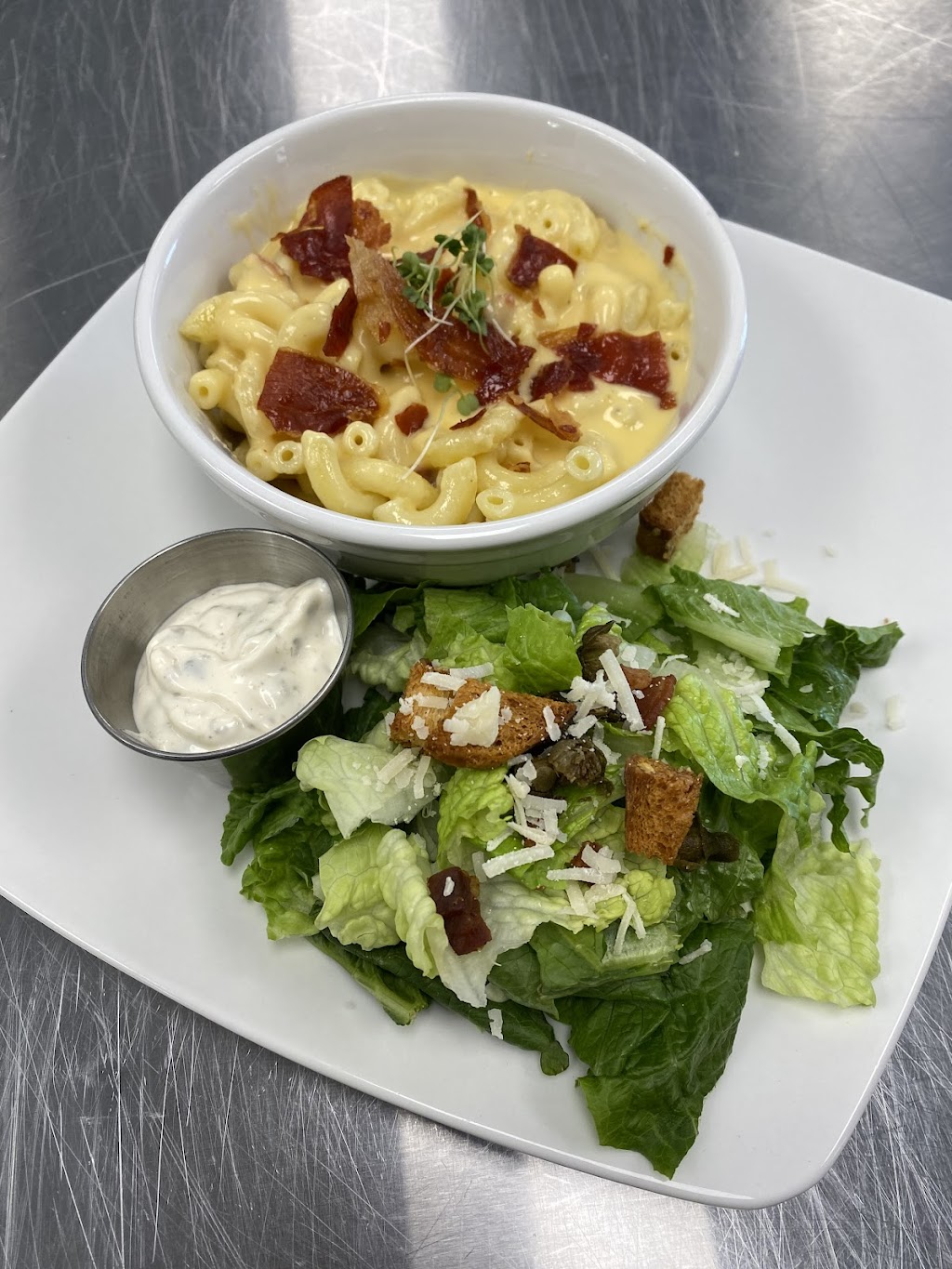 Bistro sans frontière | 409 Bd Marie Victorin, Kingsey Falls, QC J0A 1B0, Canada | Phone: (819) 363-9400