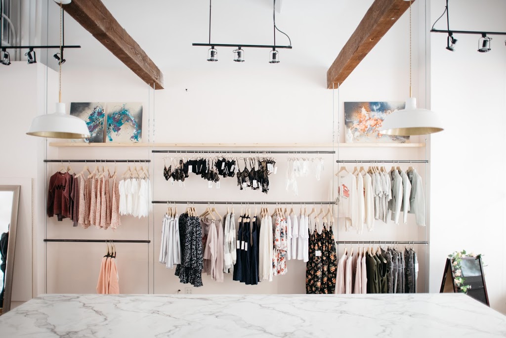 Boutique La Raffinerie | 2052 Chem. du Village, Mont-Tremblant, QC J8E 1K4, Canada | Phone: (819) 717-1288