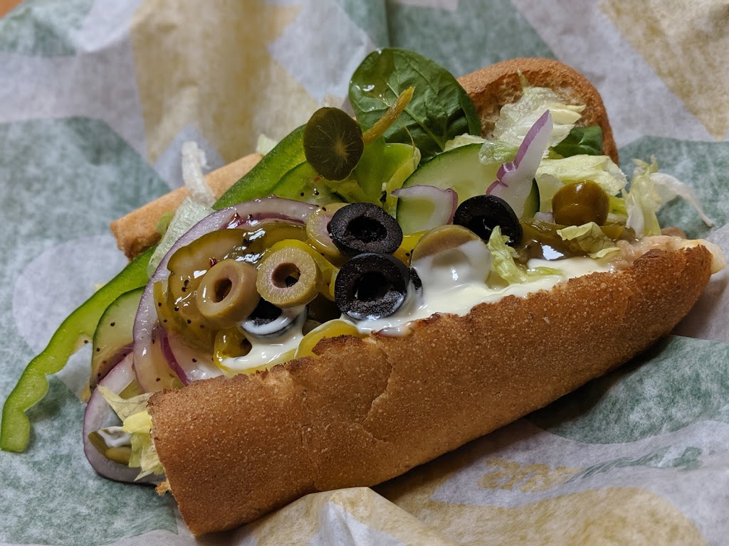 Subway | 268 Dupont St, Toronto, ON M5R 1V7, Canada | Phone: (416) 962-7827