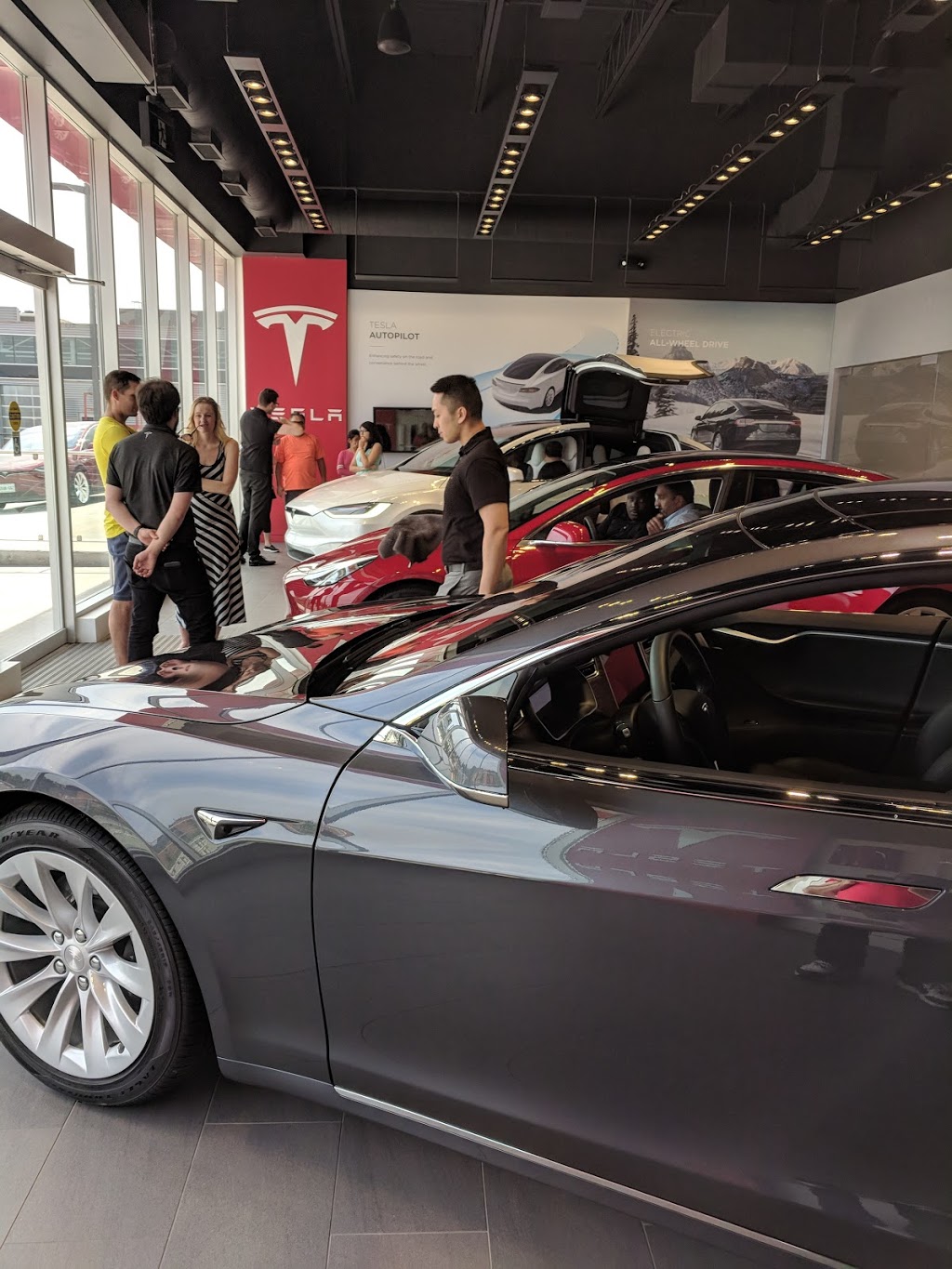 Tesla Oakville Showroom | 225 Wyecroft Rd, Oakville, ON L6K 3S3, Canada | Phone: (289) 328-1402