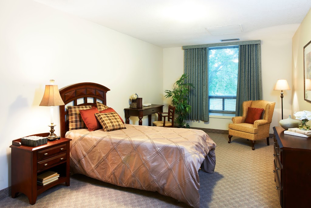 Revera Bough Beeches Place | 1130 Bough Beeches Blvd, Mississauga, ON L4W 4G3, Canada | Phone: (905) 625-2022