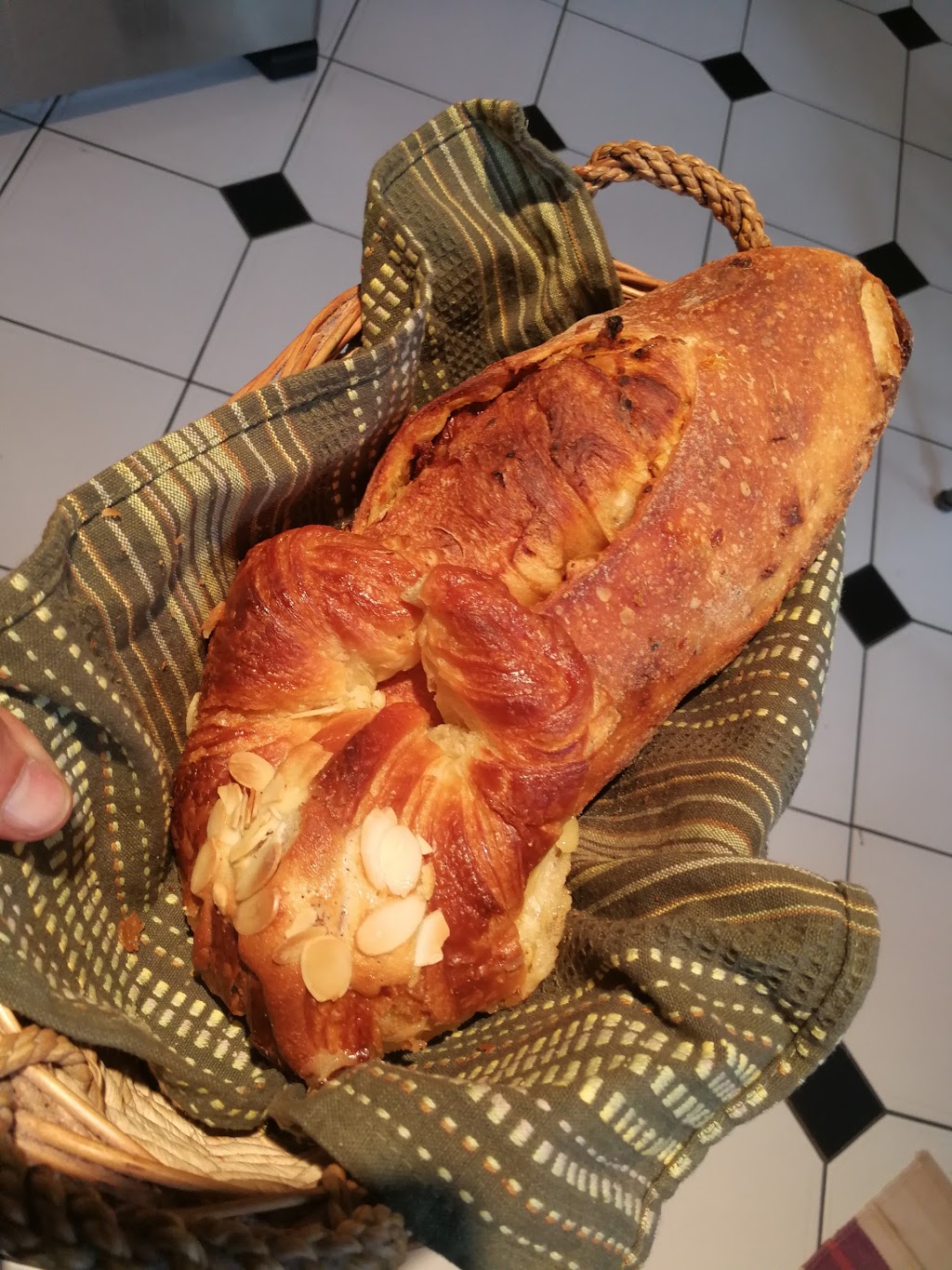 Pâtisserie Brossard Inc | 3250 Boulevard Rome, Brossard, QC J4Y 1V9, Canada | Phone: (450) 676-6266