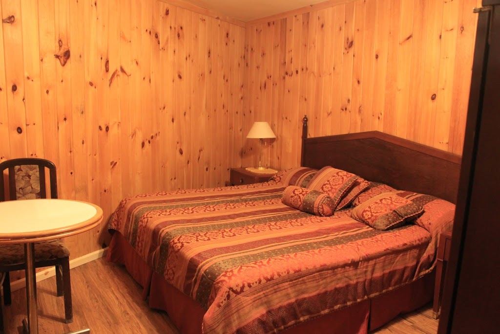 Chalet Auberge Castello & Spa | 252 Chemin du Nordet, Lac-Supérieur, QC J0T 1P0, Canada | Phone: (819) 688-6888